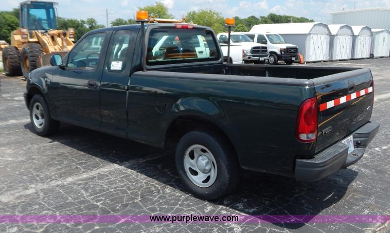 image for item G3302 2002 Ford F150 XL SuperCab pickup truck