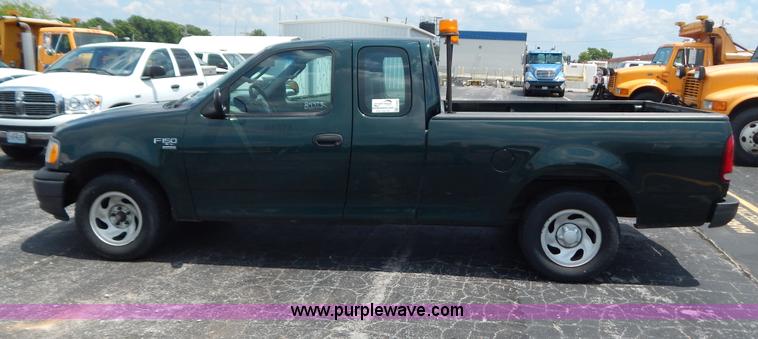 image for item G3302 2002 Ford F150 XL SuperCab pickup truck