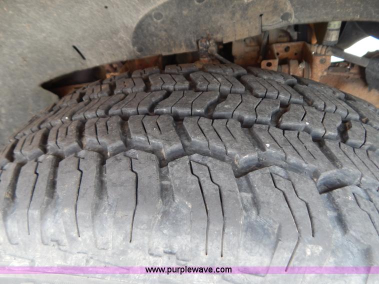 image for item G3302 2002 Ford F150 XL SuperCab pickup truck