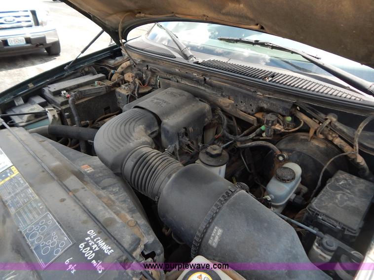 image for item G3302 2002 Ford F150 XL SuperCab pickup truck