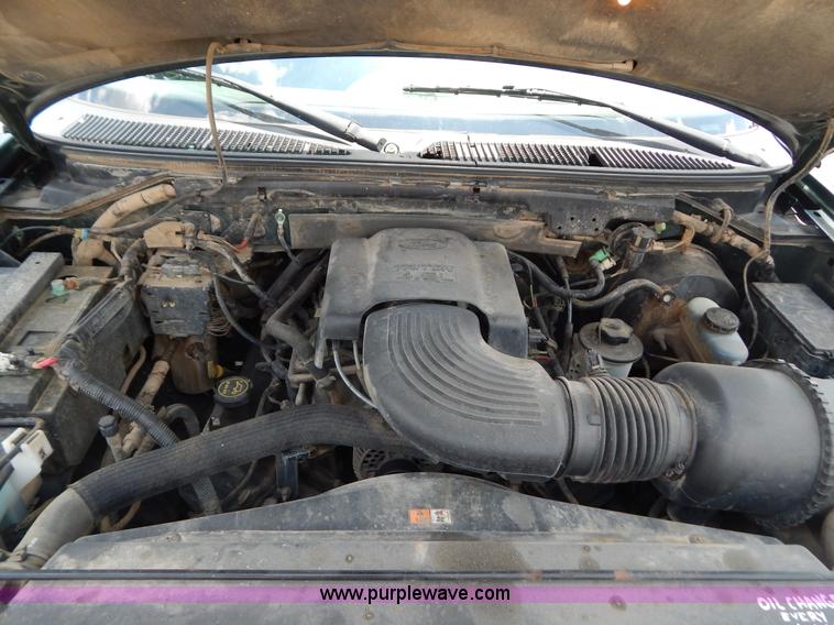 image for item G3302 2002 Ford F150 XL SuperCab pickup truck