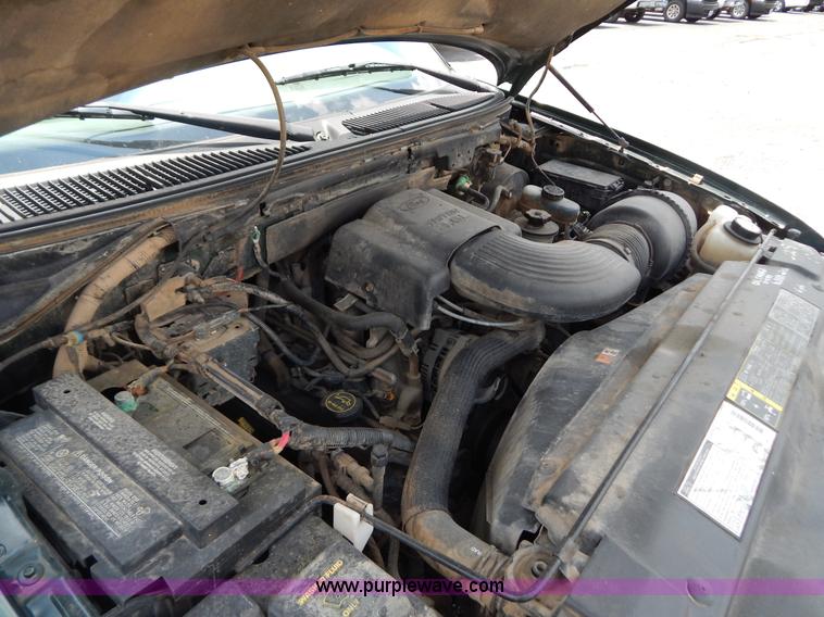 image for item G3302 2002 Ford F150 XL SuperCab pickup truck