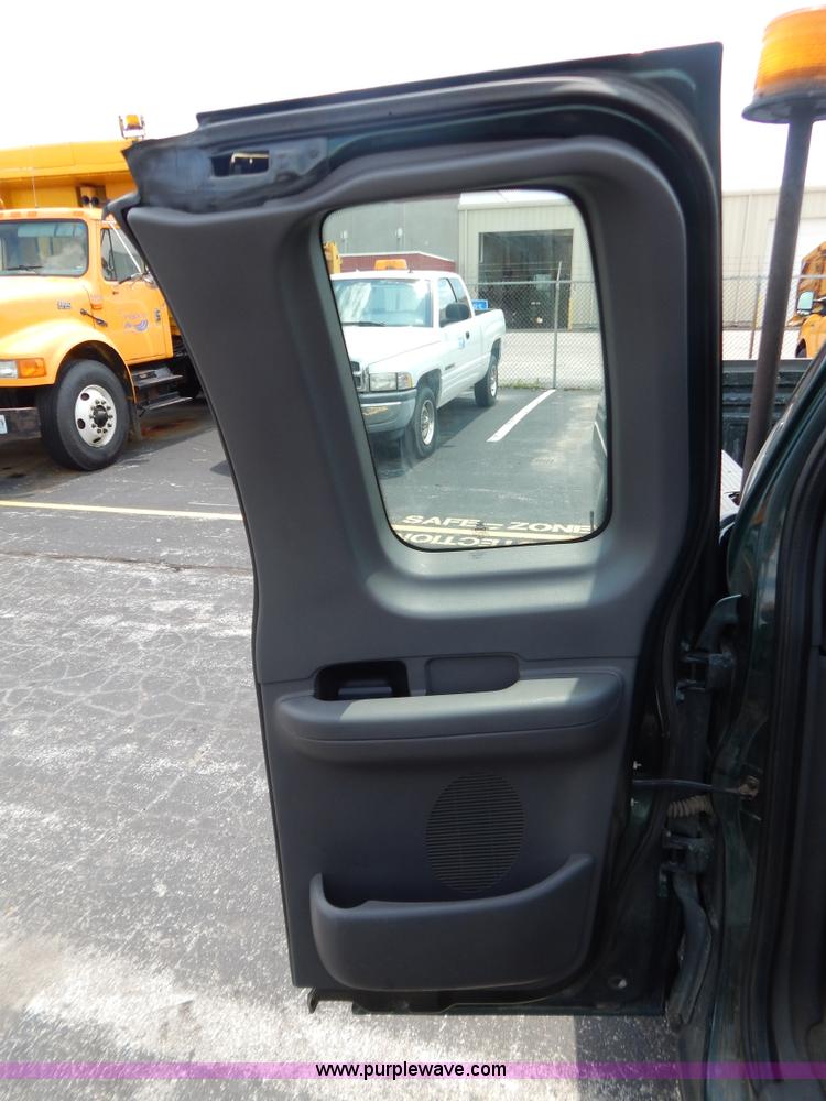 image for item G3302 2002 Ford F150 XL SuperCab pickup truck