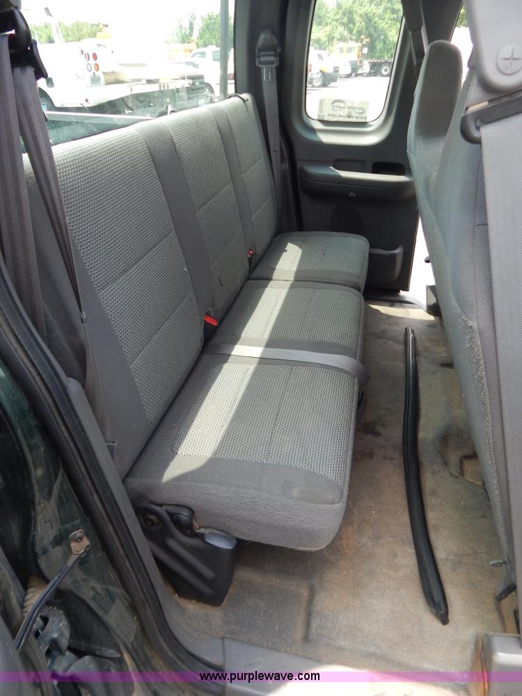 image for item G3302 2002 Ford F150 XL SuperCab pickup truck