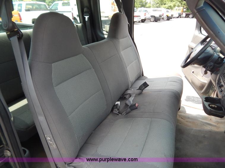 image for item G3302 2002 Ford F150 XL SuperCab pickup truck