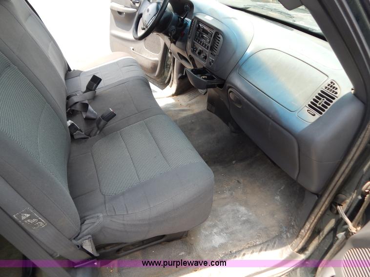 image for item G3302 2002 Ford F150 XL SuperCab pickup truck