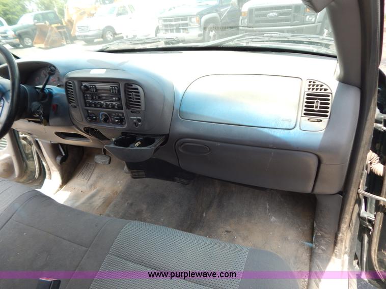 image for item G3302 2002 Ford F150 XL SuperCab pickup truck