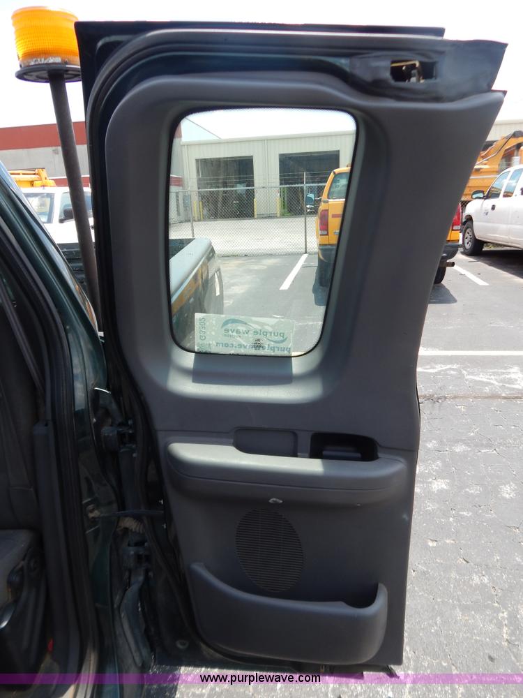 image for item G3302 2002 Ford F150 XL SuperCab pickup truck