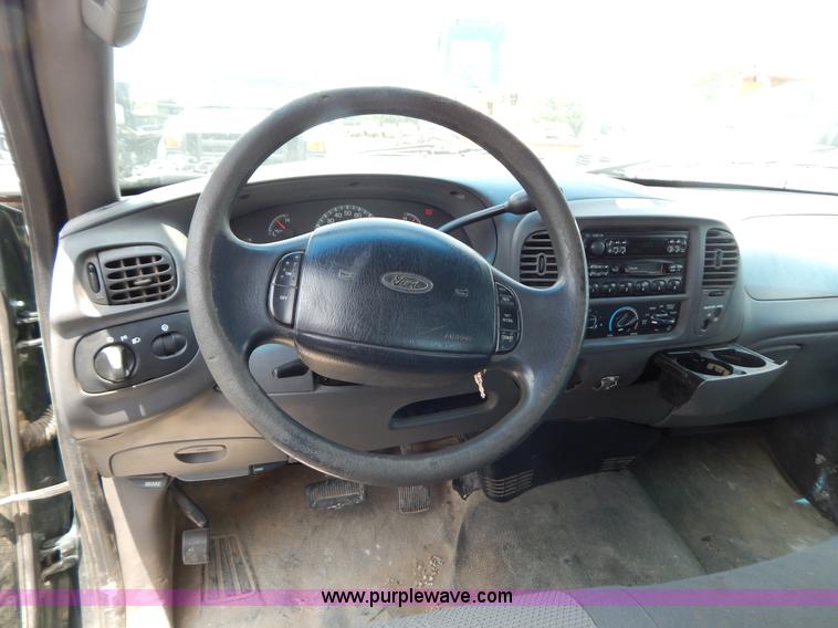 image for item G3302 2002 Ford F150 XL SuperCab pickup truck