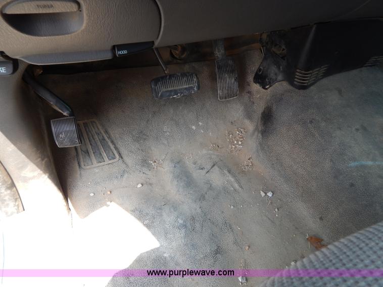 image for item G3302 2002 Ford F150 XL SuperCab pickup truck