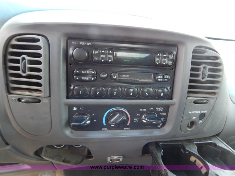 image for item G3302 2002 Ford F150 XL SuperCab pickup truck