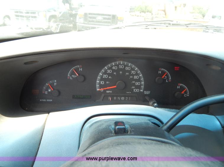 image for item G3302 2002 Ford F150 XL SuperCab pickup truck