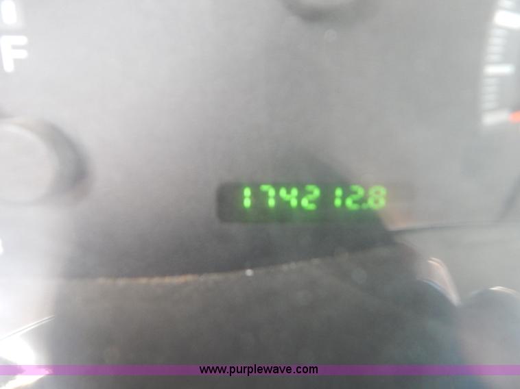 image for item G3302 2002 Ford F150 XL SuperCab pickup truck