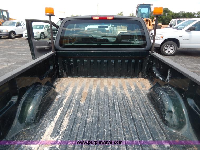 image for item G3302 2002 Ford F150 XL SuperCab pickup truck