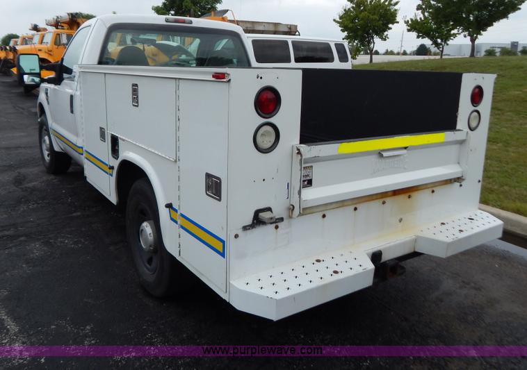 image for item G3337 2009 Ford F250 XL utility truck