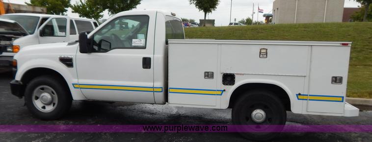 image for item G3337 2009 Ford F250 XL utility truck