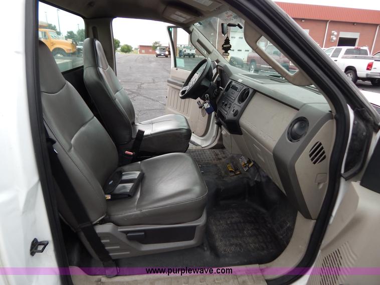 image for item G3337 2009 Ford F250 XL utility truck