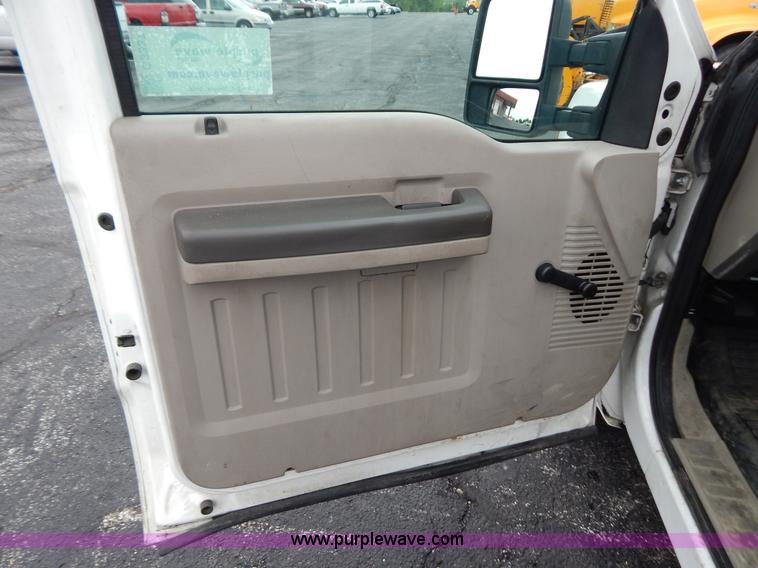 image for item G3337 2009 Ford F250 XL utility truck