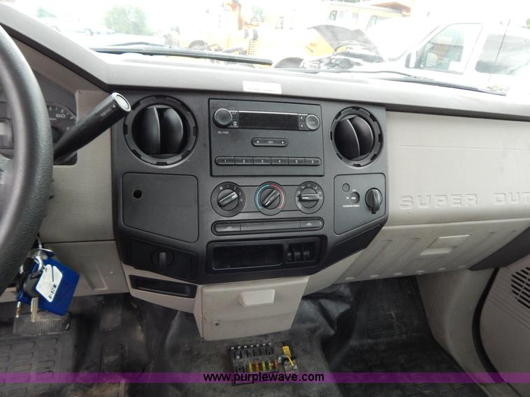 image for item G3337 2009 Ford F250 XL utility truck