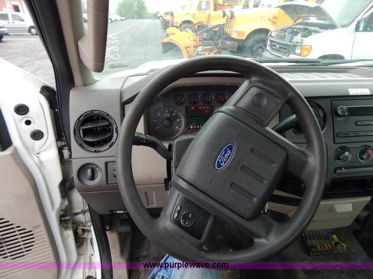 image for item G3337 2009 Ford F250 XL utility truck