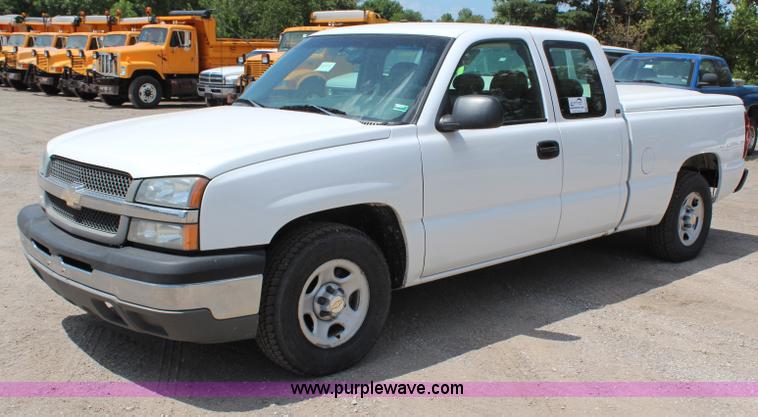 image for item G5311 2003 Chevrolet Silverado 1500 Extended Cab pickup truck