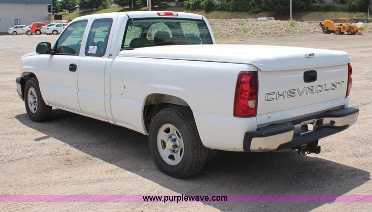image for item G5311 2003 Chevrolet Silverado 1500 Extended Cab pickup truck