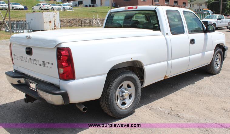 image for item G5311 2003 Chevrolet Silverado 1500 Extended Cab pickup truck