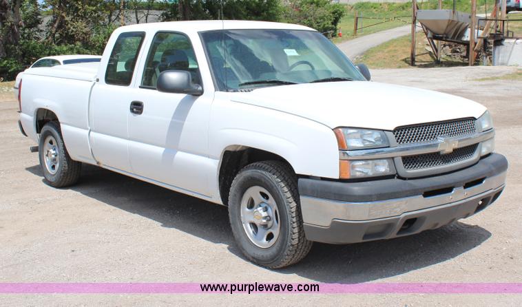 image for item G5311 2003 Chevrolet Silverado 1500 Extended Cab pickup truck