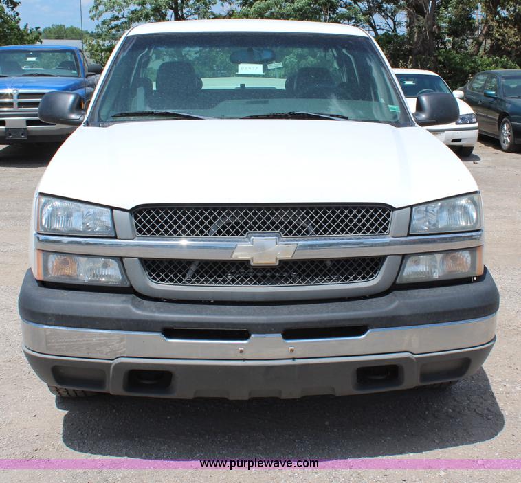 image for item G5311 2003 Chevrolet Silverado 1500 Extended Cab pickup truck