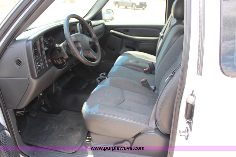 image for item G5311 2003 Chevrolet Silverado 1500 Extended Cab pickup truck