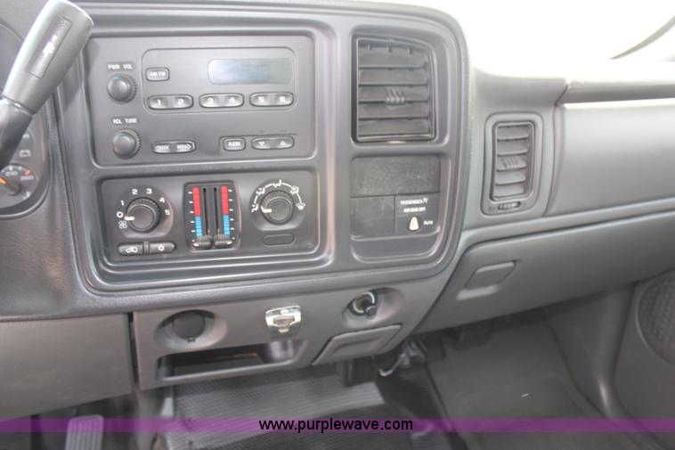 image for item G5311 2003 Chevrolet Silverado 1500 Extended Cab pickup truck