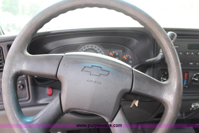 image for item G5311 2003 Chevrolet Silverado 1500 Extended Cab pickup truck