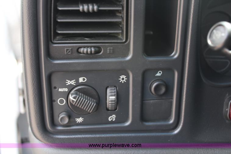 image for item G5311 2003 Chevrolet Silverado 1500 Extended Cab pickup truck