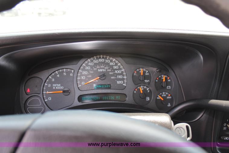 image for item G5311 2003 Chevrolet Silverado 1500 Extended Cab pickup truck