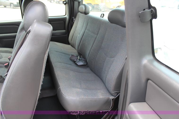 image for item G5311 2003 Chevrolet Silverado 1500 Extended Cab pickup truck