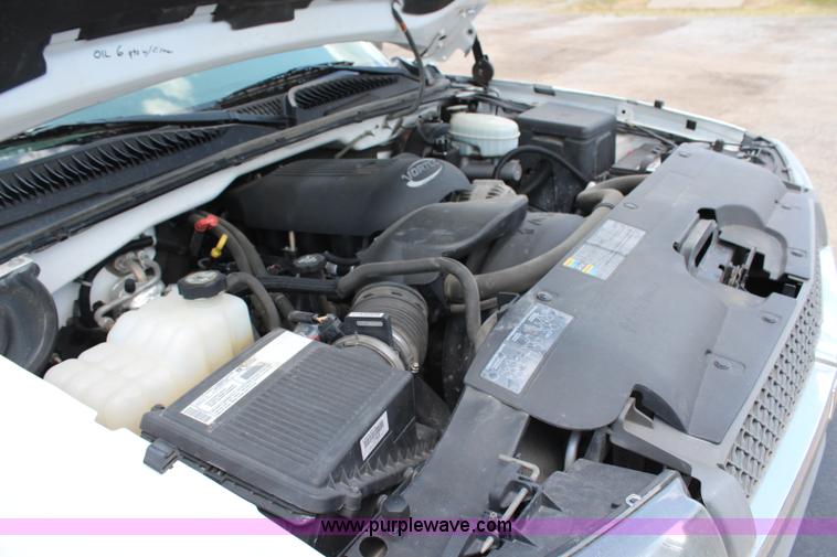 image for item G5311 2003 Chevrolet Silverado 1500 Extended Cab pickup truck