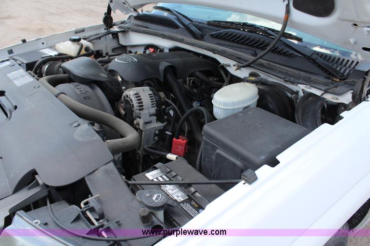 image for item G5311 2003 Chevrolet Silverado 1500 Extended Cab pickup truck