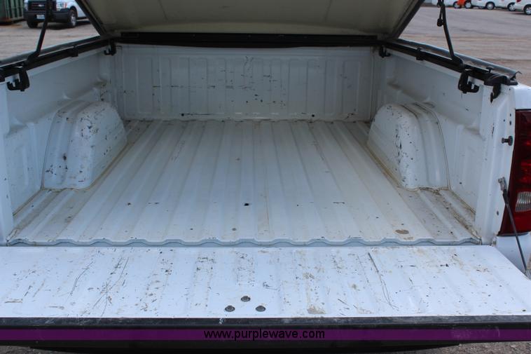 image for item G5311 2003 Chevrolet Silverado 1500 Extended Cab pickup truck