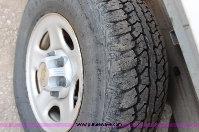 image for item G5311 2003 Chevrolet Silverado 1500 Extended Cab pickup truck