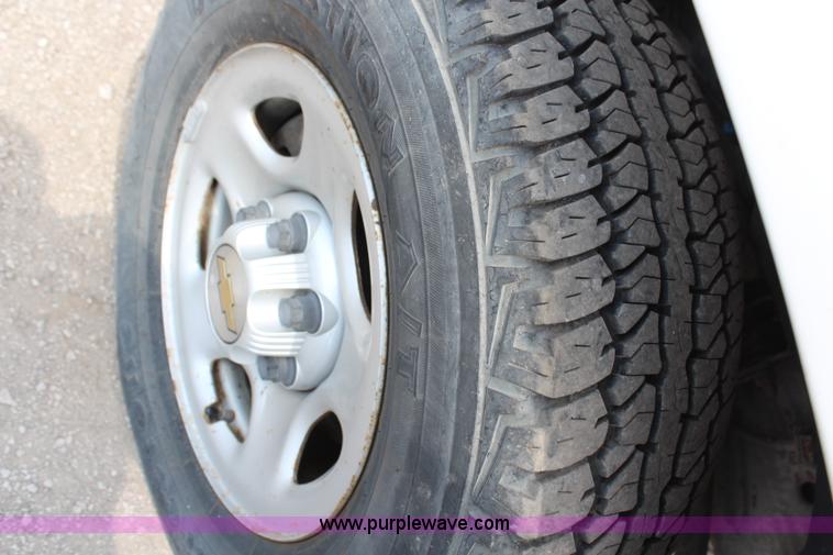 image for item G5311 2003 Chevrolet Silverado 1500 Extended Cab pickup truck