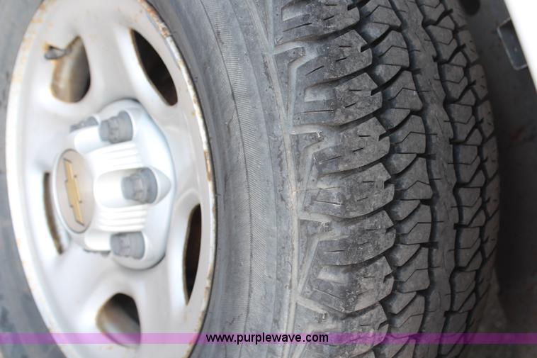 image for item G5311 2003 Chevrolet Silverado 1500 Extended Cab pickup truck