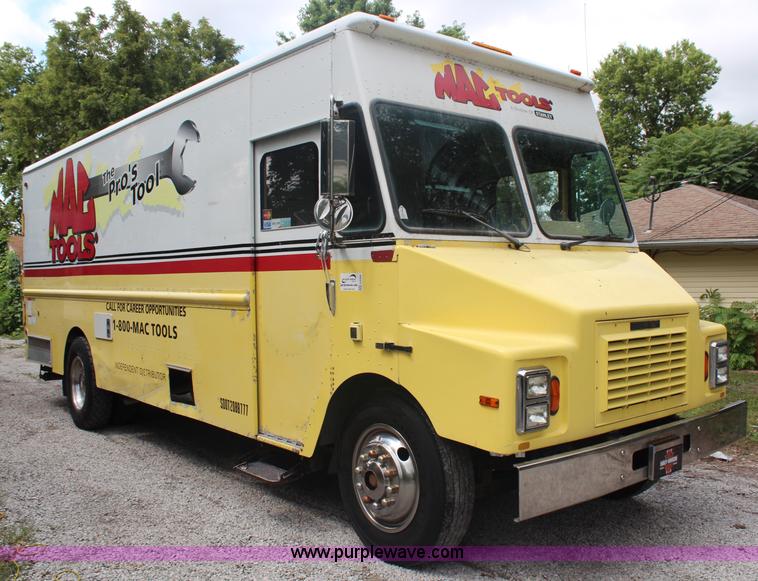 image for item G5388 1990 Grumman P30 step van