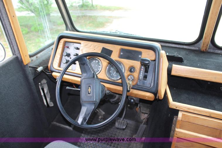 image for item G5388 1990 Grumman P30 step van