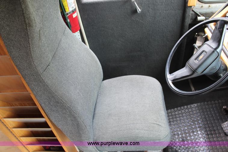 image for item G5388 1990 Grumman P30 step van