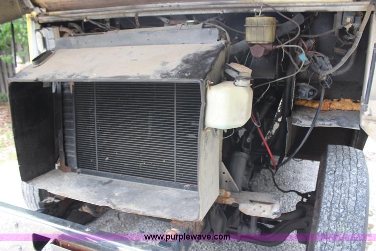 image for item G5388 1990 Grumman P30 step van