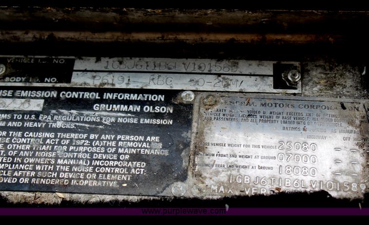 image for item G5388 1990 Grumman P30 step van