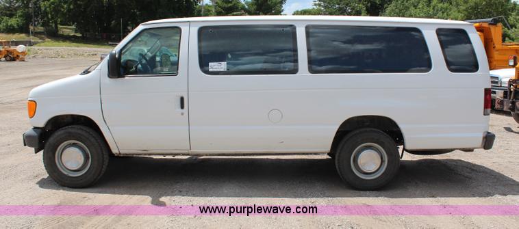 image for item G5392 2005 Ford E350 Extended van