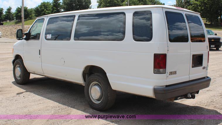 image for item G5392 2005 Ford E350 Extended van