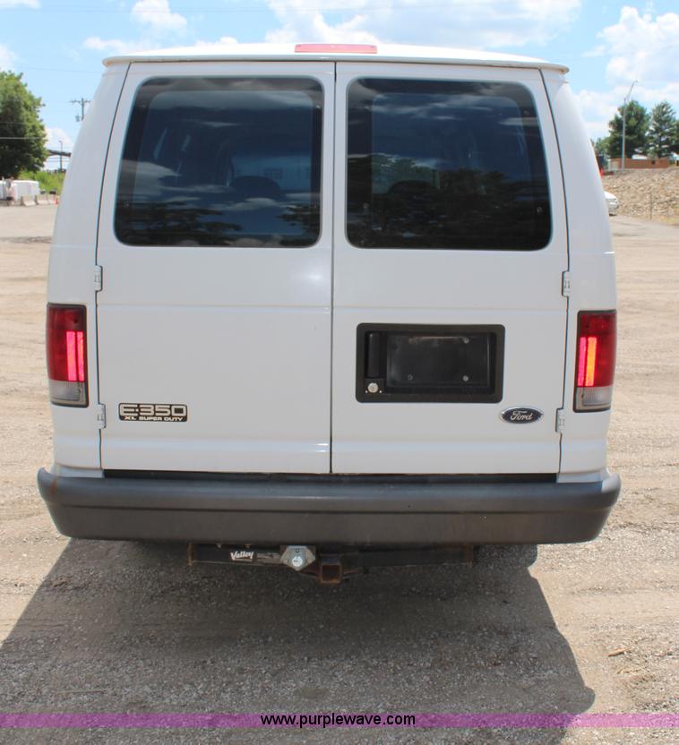 image for item G5392 2005 Ford E350 Extended van