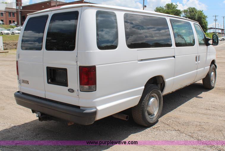 image for item G5392 2005 Ford E350 Extended van